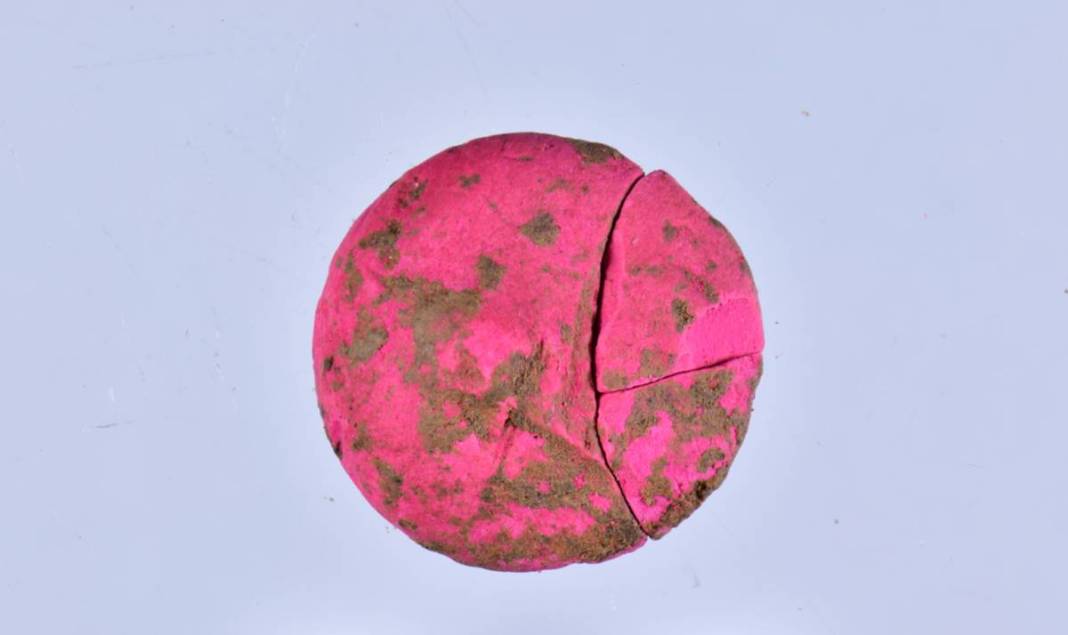 Arkeologlar da bunu beklemiyordu: 'Kadın, hep aynı kadın' diyerek gösterdi! 2 bin yıl öncesinde bile varmış 17